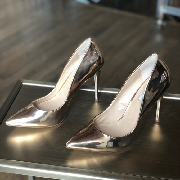 Steve Madden Shoes - Brand new Steve Madden rose gold pump